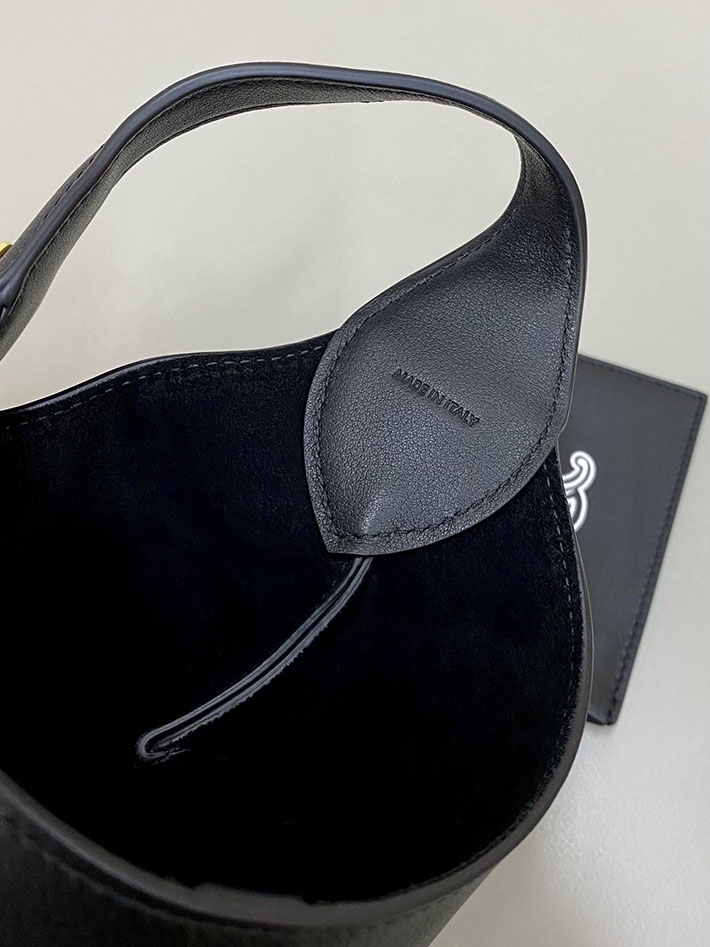 最高級セリーヌスーパーコピー CELINE スモールホーボー サプルスムースカーフスキン ブラック L10133Q71.38NO セリーヌ ショルダーバッグ 人気 - 画像 (3)