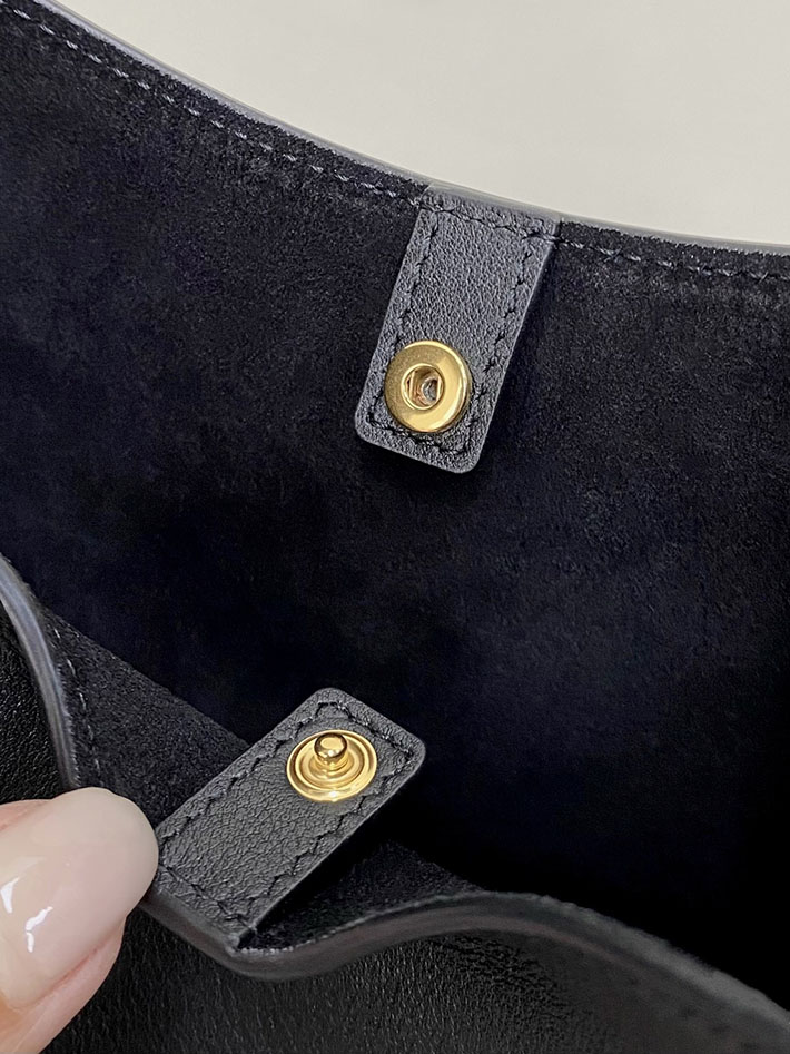 最高級セリーヌスーパーコピー CELINE スモールホーボー サプルスムースカーフスキン ブラック L10133Q71.38NO セリーヌ ショルダーバッグ 人気 - 画像 (2)