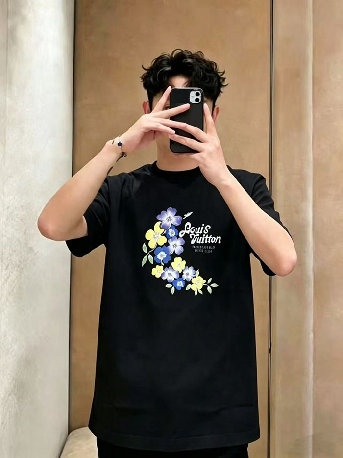ルイ・ヴィトン メンズ黒Tシャツ
