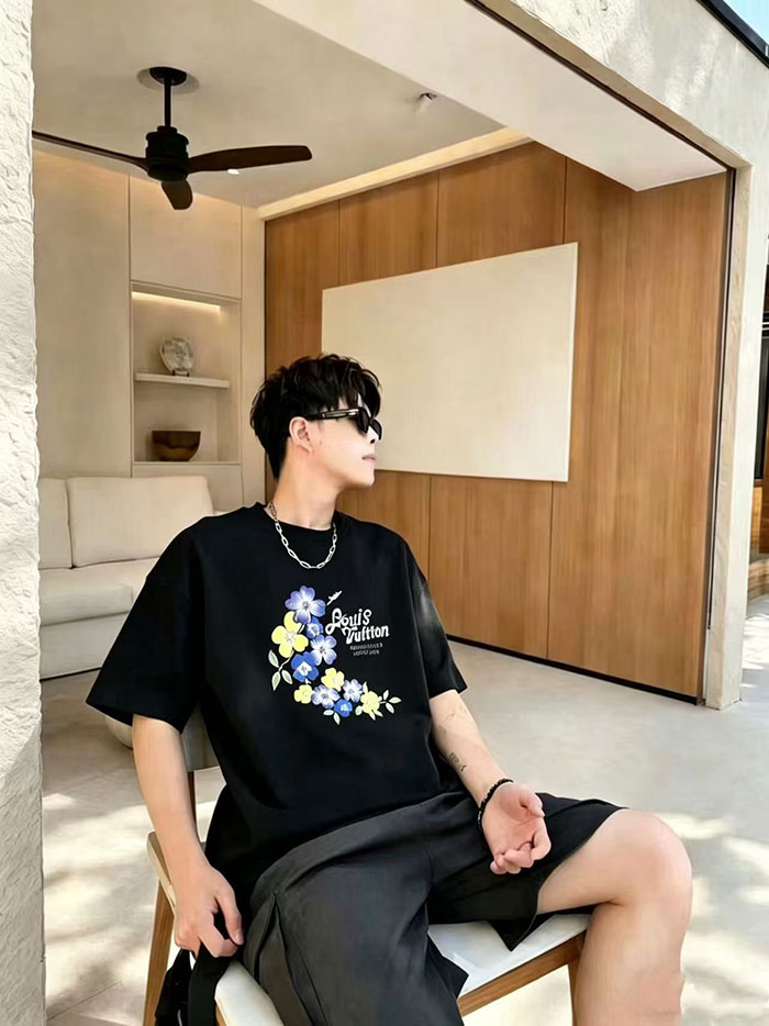 最高級ルイヴィトンスーパーコピー Louis Vuitton コットン 2026年初春新作:プリント柄クルーネック半袖Tシャツclothes202600511 ルイ・ヴィトン メンズ黒Tシャツ - 画像 (2)