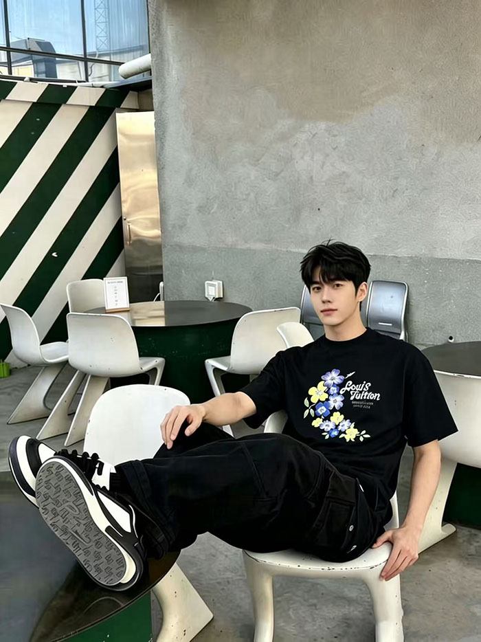 最高級ルイヴィトンスーパーコピー Louis Vuitton コットン 2026年初春新作:プリント柄クルーネック半袖Tシャツclothes202600511 ルイ・ヴィトン メンズ黒Tシャツ - 画像 (7)