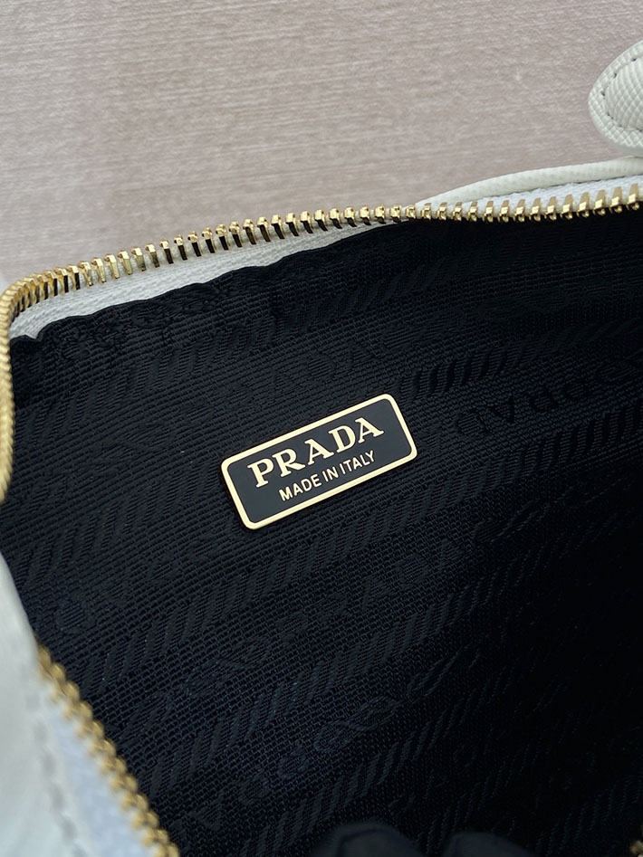 プラダ バッグ レディース 新作 PRADA Re-Edition 2005 スエード ミニバッグ ホワイト 1N204W_2G64_F0009 プラダ ミニバッグ レディース - 画像 (2)