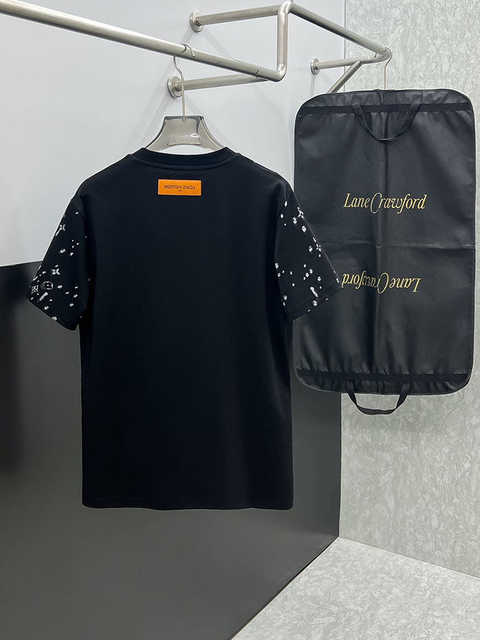 最高級ルイヴィトンスーパーコピー Louis Vuitton コットン 2026年夏新作コレクション:グラフィックロゴ入り半袖Tシャツ clothes202600520 ルイヴィトン メンズ黒Tシャツ - 画像 (2)