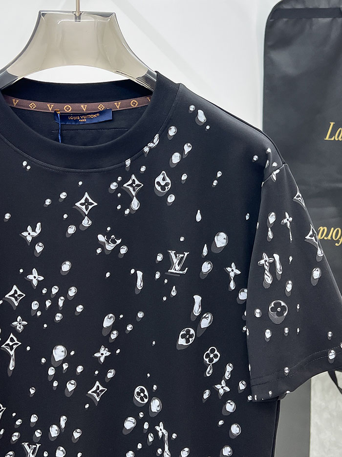 最高級ルイヴィトンスーパーコピー Louis Vuitton コットン 2026年夏新作コレクション:グラフィックロゴ入り半袖Tシャツ clothes202600520 ルイヴィトン メンズ黒Tシャツ - 画像 (9)