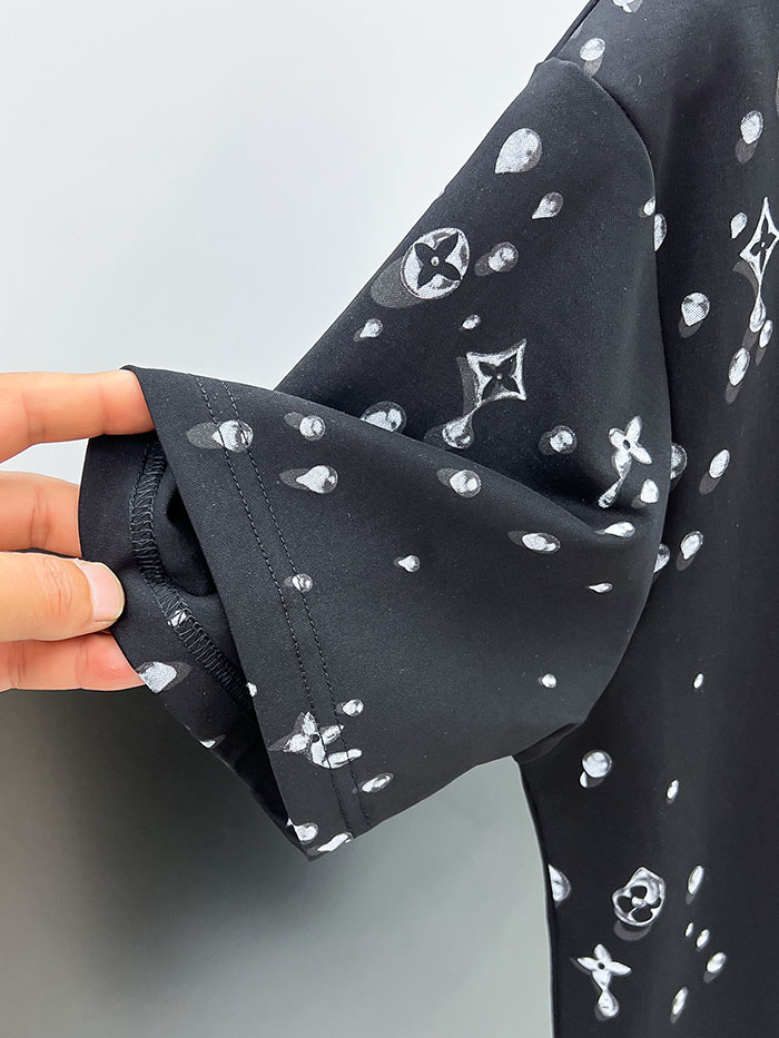 最高級ルイヴィトンスーパーコピー Louis Vuitton コットン 2026年夏新作コレクション:グラフィックロゴ入り半袖Tシャツ clothes202600520 ルイヴィトン メンズ黒Tシャツ - 画像 (7)