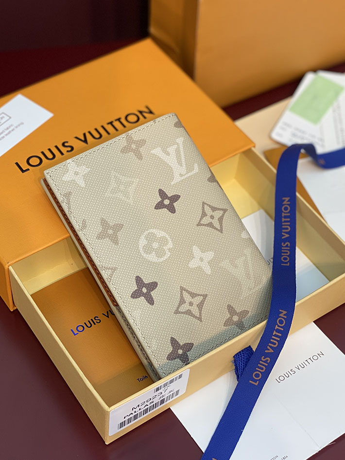 最高級ルイヴィトンスーパーコピー Louis Vuitton パスポートカバー クーヴェルテュール・パスポール サンドベージュ M29237 ヴィトン パスポートケース 刻印 - 画像 (8)
