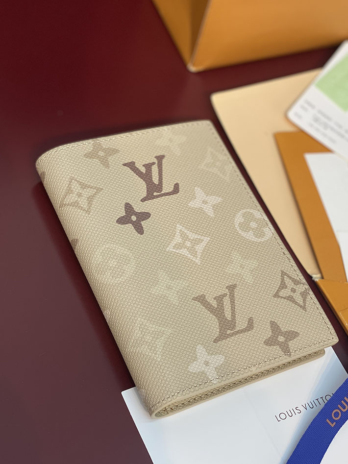 最高級ルイヴィトンスーパーコピー Louis Vuitton パスポートカバー クーヴェルテュール・パスポール サンドベージュ M29237 ヴィトン パスポートケース 刻印 - 画像 (6)