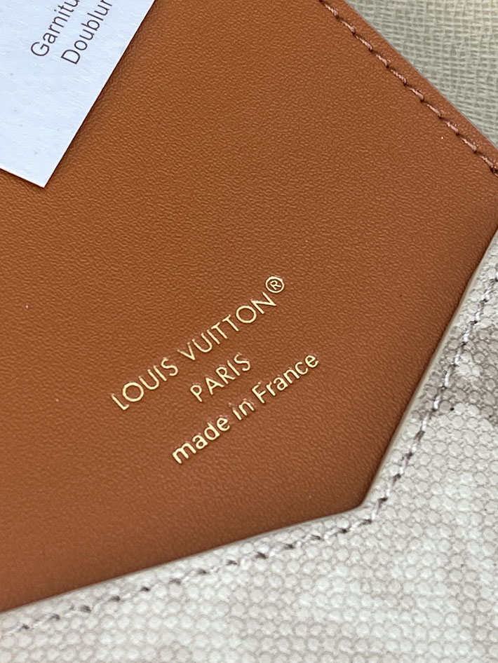 最高級ルイヴィトンスーパーコピー Louis Vuitton パスポートカバー クーヴェルテュール・パスポール サンドベージュ M29237 ヴィトン パスポートケース 刻印 - 画像 (3)