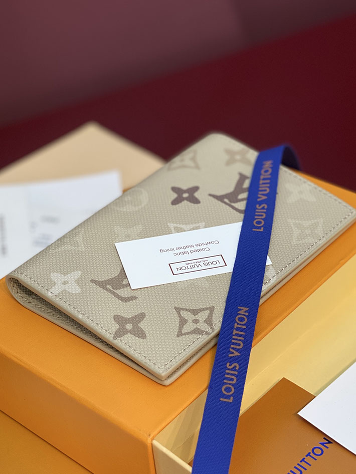 最高級ルイヴィトンスーパーコピー Louis Vuitton パスポートカバー クーヴェルテュール・パスポール サンドベージュ M29237 ヴィトン パスポートケース 刻印 - 画像 (2)