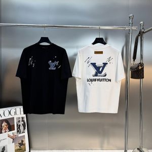 ルイ・ヴィトンの黒Tシャツ