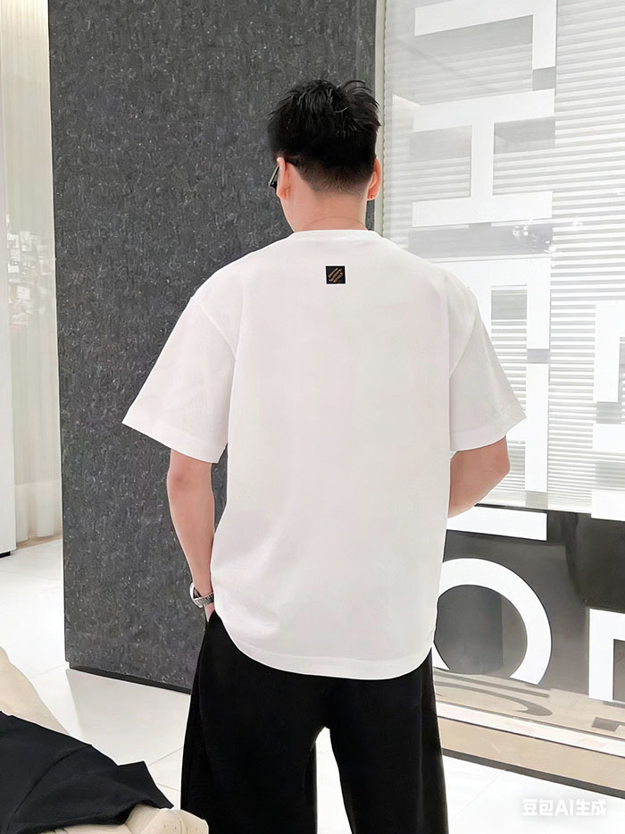 最高級ルイヴィトンスーパーコピー Louis Vuitton 2026年春夏半袖Tシャツ、アイスシルクコットンシリーズ clothes202600574 ルイヴィトンシンプルなTシャツ 白 - 画像 (3)