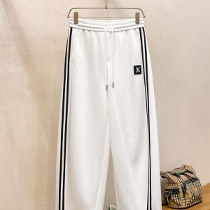 ルイ・ヴィトンのカジュアルパンツ 白