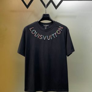 ルイヴィトン 黒のTシャツ 新作