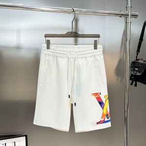 ルイ・ヴィトン 白いショートパンツ カップル