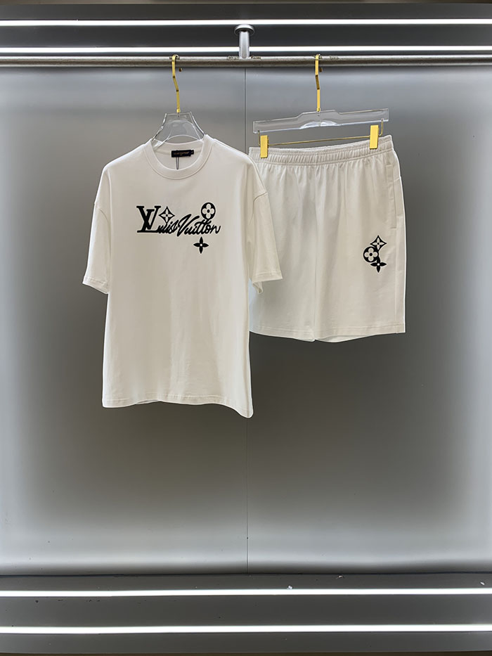 最高級ルイヴィトンスーパーコピー Louis Vuitton コットン 2026年春夏新作 半袖シャツ&ショートパンツ カジュアルセットclothes202600622 Tシャツ 短パン セットアップ メンズ - 画像 (4)