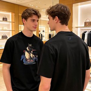 ルイヴィトン 黒Tシャツ 新作