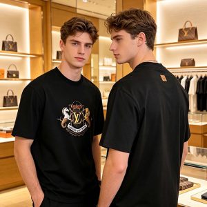 ルイヴィトン 黒Tシャツ 新作