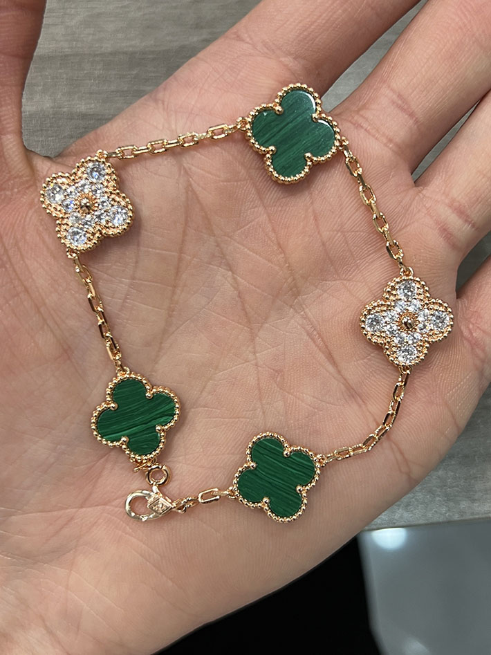 最高級ヴァンクリーフスーパーコピー VAN CLEEF&ARPELS ヴィンテージ アルハンブラ ブレスレット 5モチーフ VCARO7GQ00 ヴァンクリーフ 安い国 - 画像 (5)