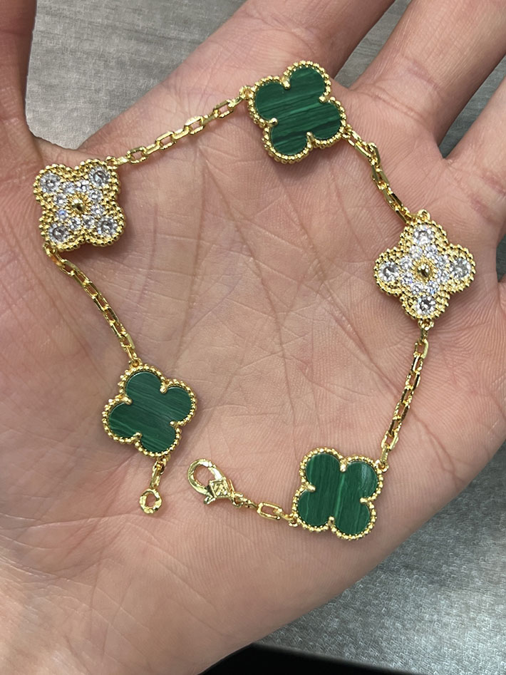最高級ヴァンクリーフスーパーコピー VAN CLEEF&ARPELS ヴィンテージ アルハンブラ ブレスレット 5モチーフ VCARO7GQ00 ヴァンクリーフ 安い国 - 画像 (2)