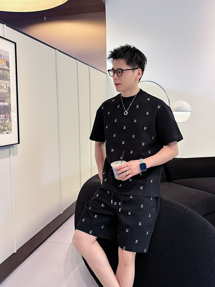 最高級ルイヴィトンスーパーコピー Louis Vuitton 2026年夏最新クラシックデザイン半袖Tシャツ&ショーツセットclothes202600662 Tシャツ 短パン セットアップ レディース - 画像 (9)