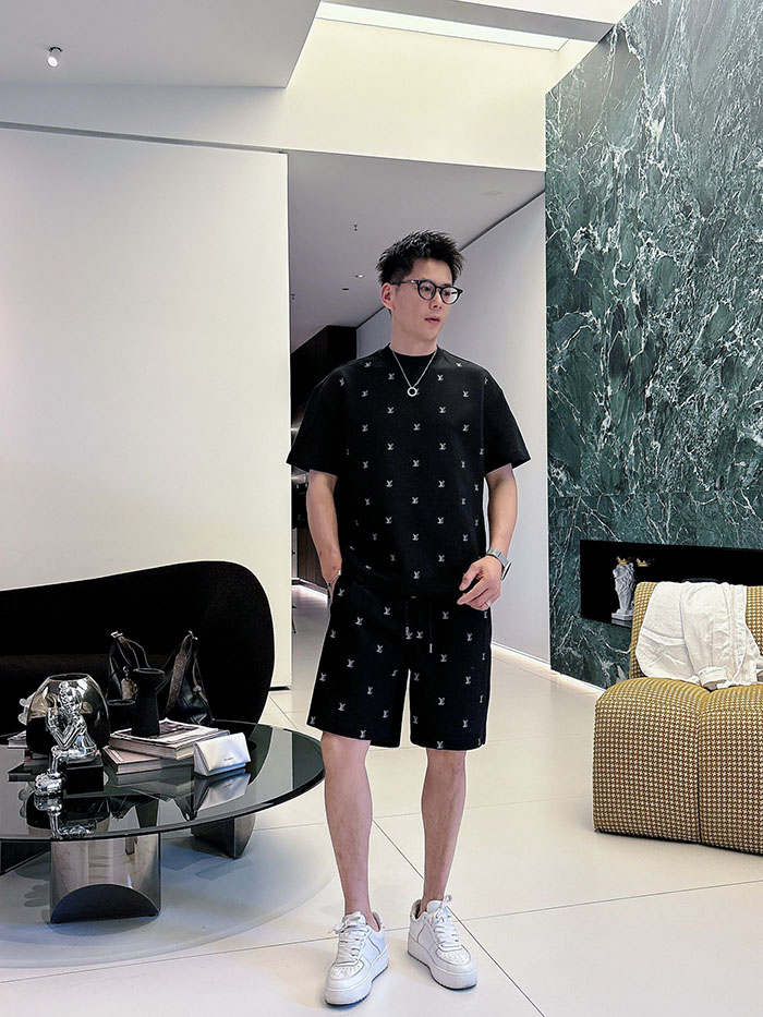 最高級ルイヴィトンスーパーコピー Louis Vuitton 2026年夏最新クラシックデザイン半袖Tシャツ&ショーツセットclothes202600662 Tシャツ 短パン セットアップ レディース - 画像 (8)