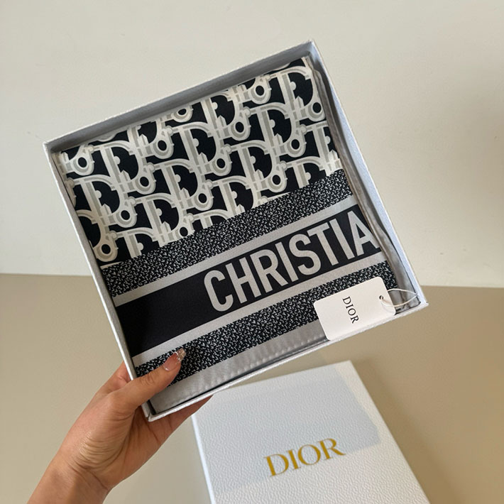 最高級ディオールスーパーコピー Diortwin 70 スクエアスカーフ 15DOB070I600_C541 レディース Dior スカーフ - 画像 (5)