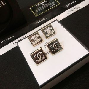 シャネル ピアス ロゴ