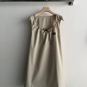 ミュウミュウ 服 アウトレット