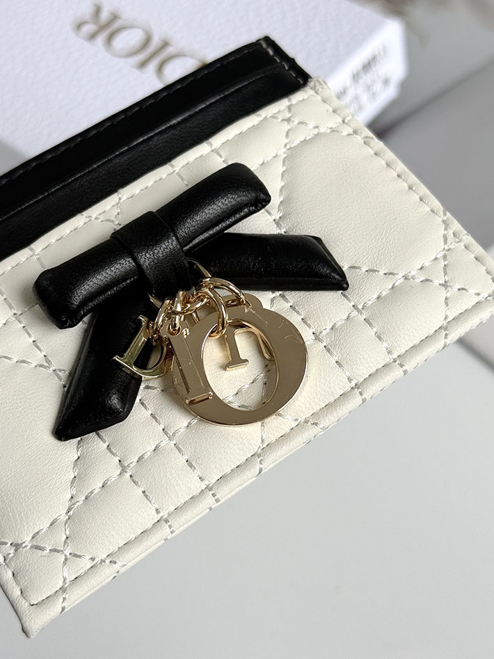 最高級ディオールスーパーコピー Lady Dior Freesia カードホルダー ラテホワイト ブラック S2604PUQC_M06E ディオール カードケース コピー - 画像 (4)