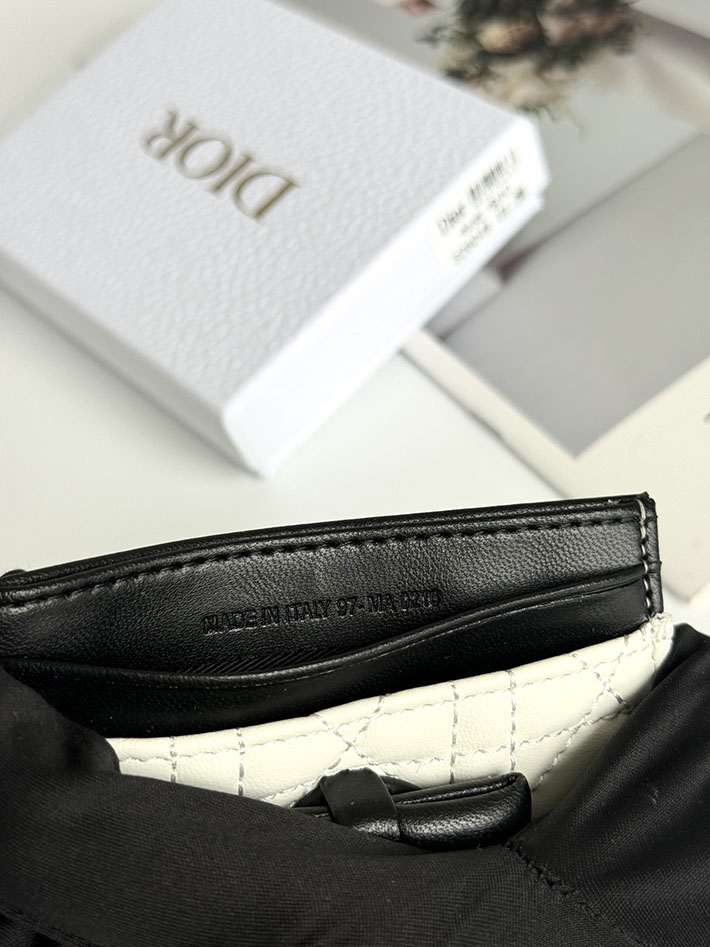 最高級ディオールスーパーコピー Lady Dior Freesia カードホルダー ラテホワイト ブラック S2604PUQC_M06E ディオール カードケース コピー - 画像 (2)