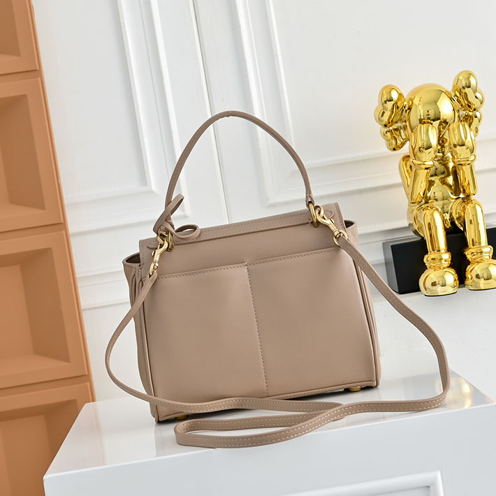 バレンシアガ バッグ 人気 レディース BALENCIAGA Rodeo ハンドバッグ ミニ ブラック 7954562AA4V2621 バレンシアガ ハンドバッグ ミニ - 画像 (9)