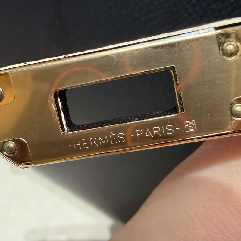 エルメス ケリー 25の通販 HERMES ケリー25 外縫い ブラック/ナタ ヴォーエプソン ゴールド金具 2633944 ケリー25 外縫い ノワール - 画像 (4)