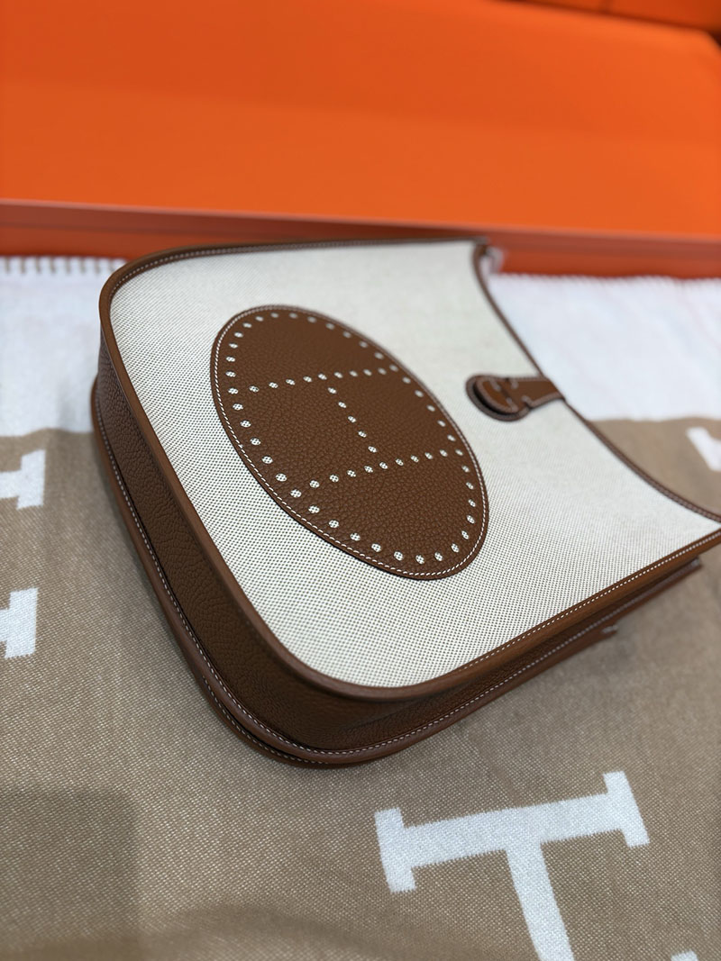 エルメス エヴリンの通販 HERMES エヴリン 29 PM ベージュ×ブラウン トワルアッシュ/トゴ シルバー金具 2633946 エヴリン PM 定価 - 画像 (2)