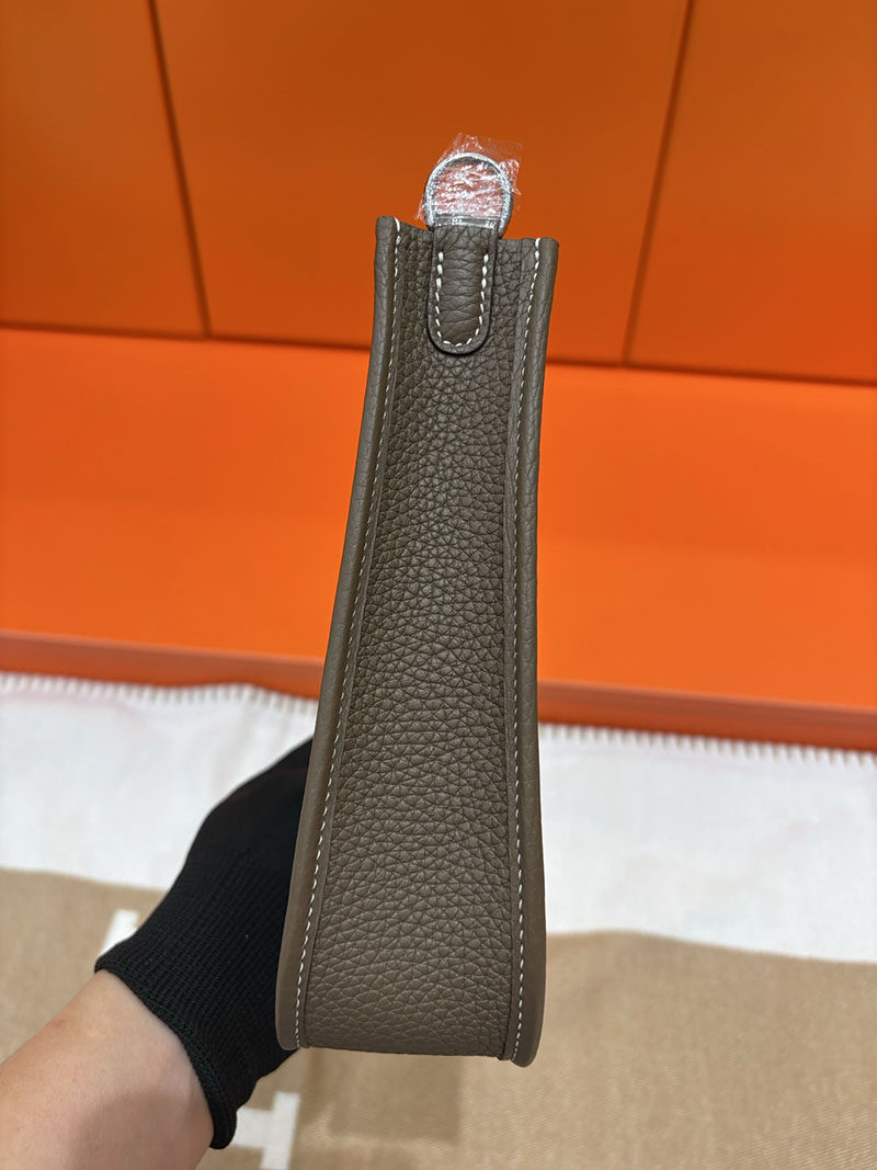 エルメス エヴリン ミニ HERMES エヴリン TPM ベージュ×エトゥープ トワルアッシュ/トゴ シルバー金具 2633947 エヴリンTPM エトゥープ - 画像 (5)