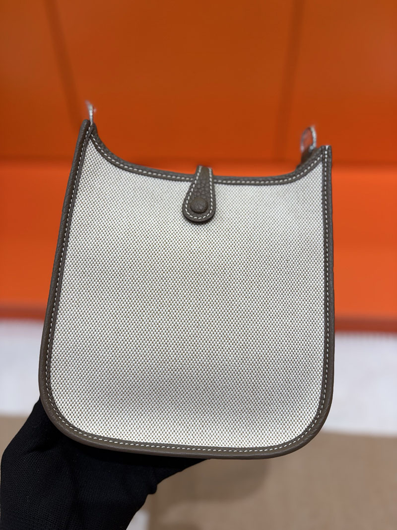 エルメス エヴリン ミニ HERMES エヴリン TPM ベージュ×エトゥープ トワルアッシュ/トゴ シルバー金具 2633947 エヴリンTPM エトゥープ - 画像 (4)