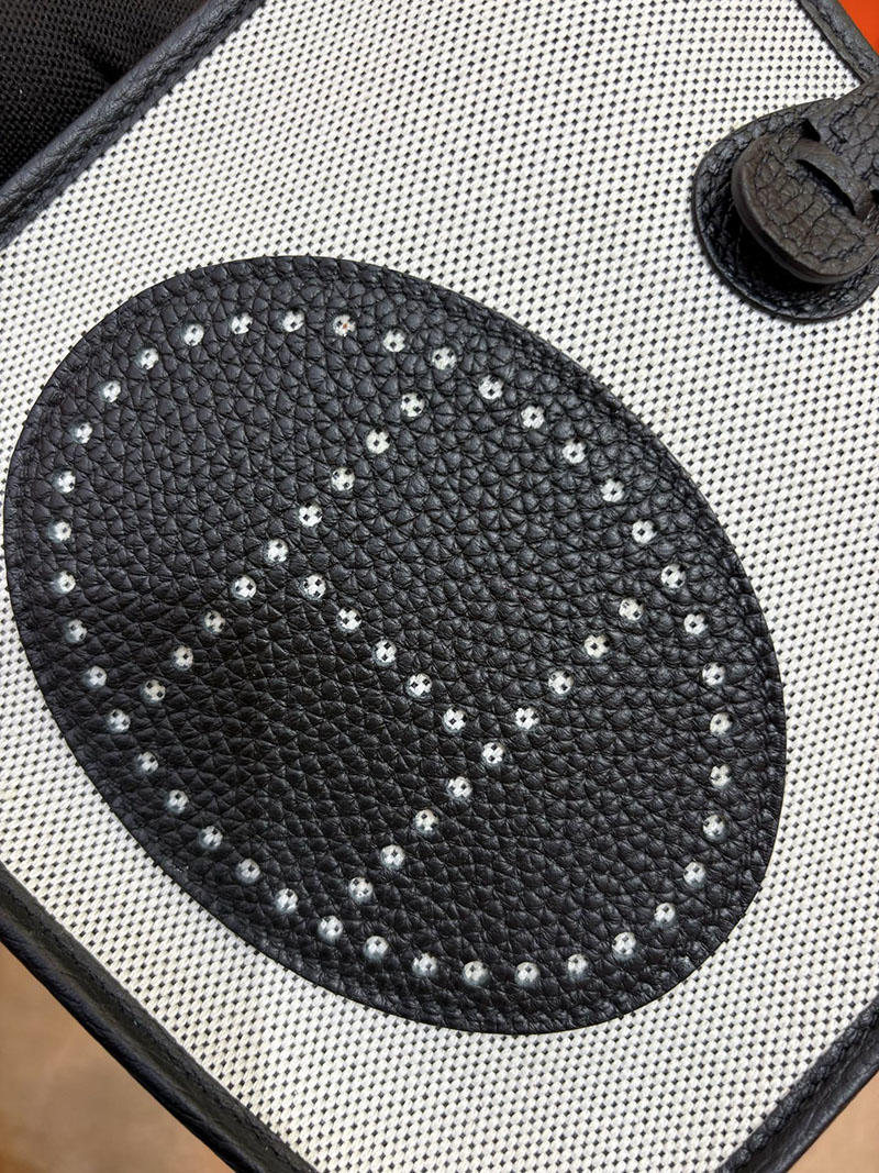 エルメス エヴリン ミニ HERMES エヴリン TPM ベージュ×ブラック トワルアッシュ/トゴ シルバー金具 2633949 エヴリンTPM 人気色 - 画像 (6)