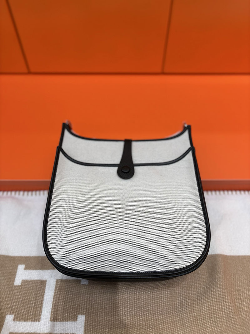 エルメス エヴリンの通販 HERMES エヴリン 29 PM ベージュ×ブラック トワルアッシュ/トゴ シルバー金具 2633950 エルメス エヴリン29 - 画像 (4)