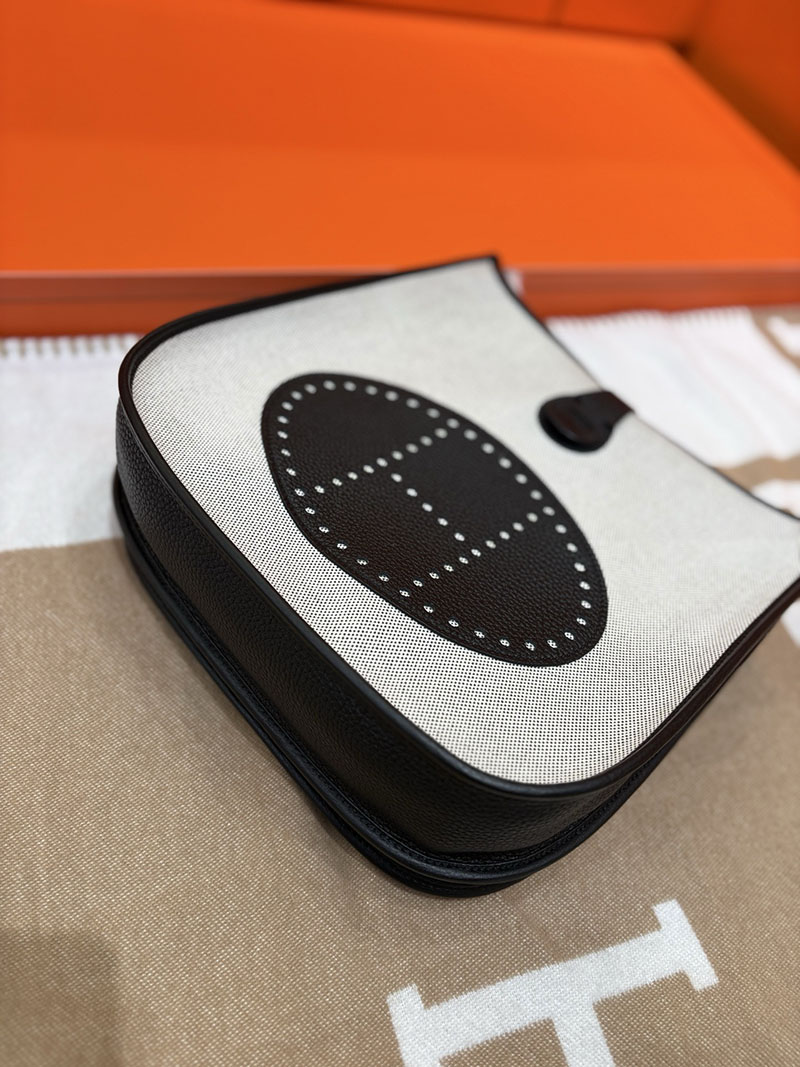 エルメス エヴリンの通販 HERMES エヴリン 29 PM ベージュ×ブラック トワルアッシュ/トゴ シルバー金具 2633950 エルメス エヴリン29 - 画像 (3)