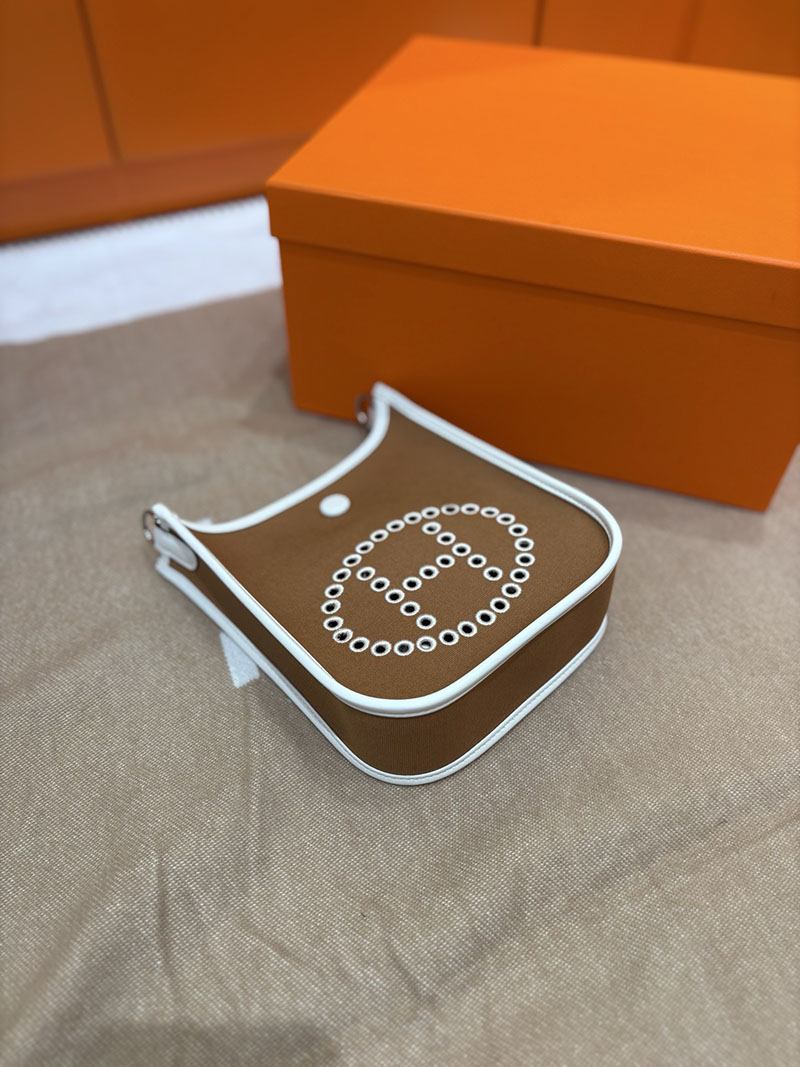 エルメス エヴリン ミニ HERMES エヴリン TPM ホワイト×ブラウン トワルアッシュ/トゴ シルバー金具 2633953 エルメス エヴリン ミニ - 画像 (5)