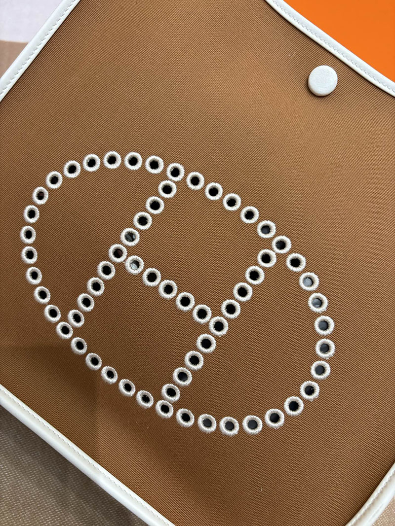 エルメス エヴリンの通販 HERMES エヴリン 29 PM ホワイト×ブラウン トワルアッシュ/トゴ シルバー金具 2633954 エルメス エヴリン 定価 - 画像 (7)