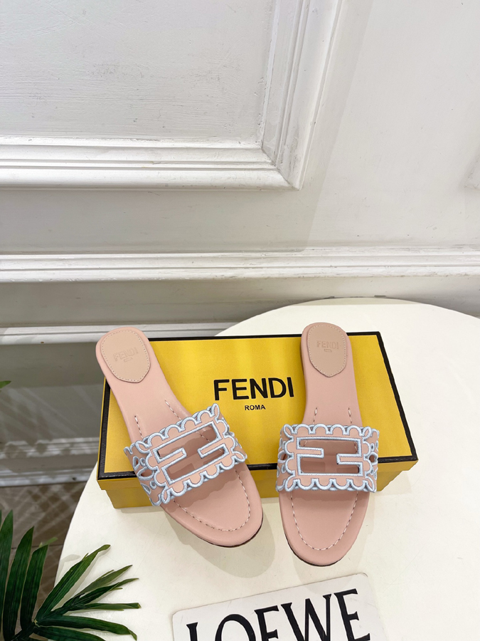 FENDI(フェンディ)| 2026春夏新作コレクション フェンディサンダルコピー - 画像 (2)