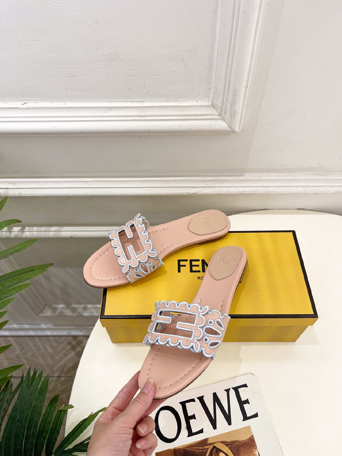FENDI(フェンディ)| 2026春夏新作コレクション フェンディサンダルコピー - 画像 (3)