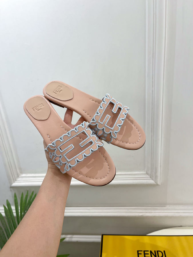FENDI(フェンディ)| 2026春夏新作コレクション フェンディサンダルコピー - 画像 (4)