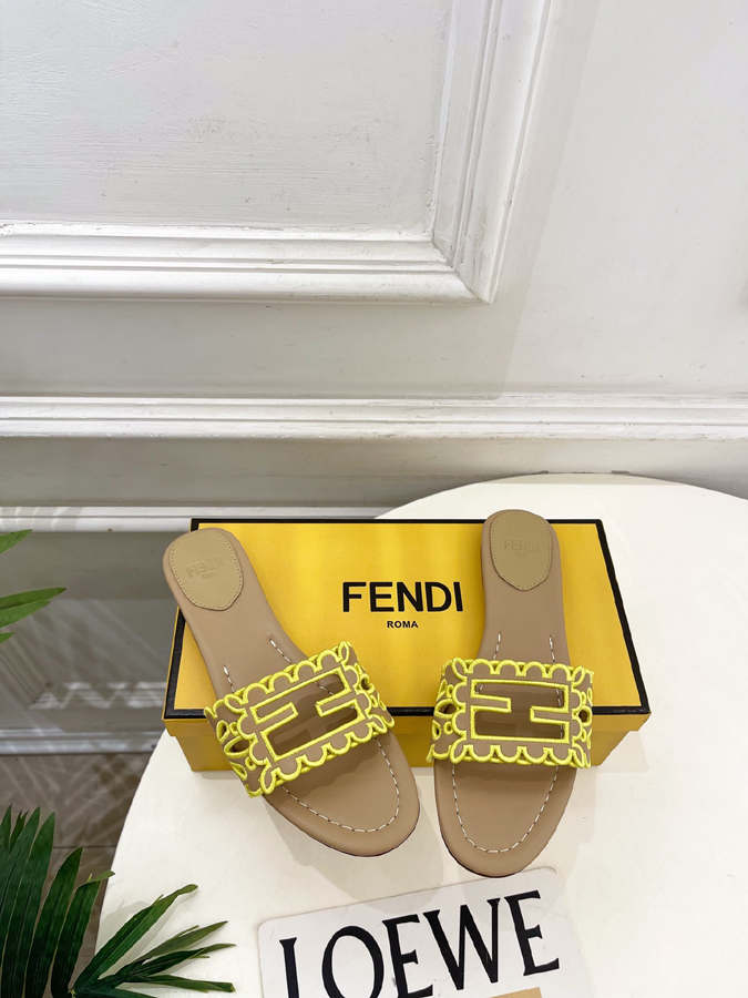 FENDI(フェンディ)| 2026春夏新作コレクション フェンディサンダルコピー - 画像 (2)