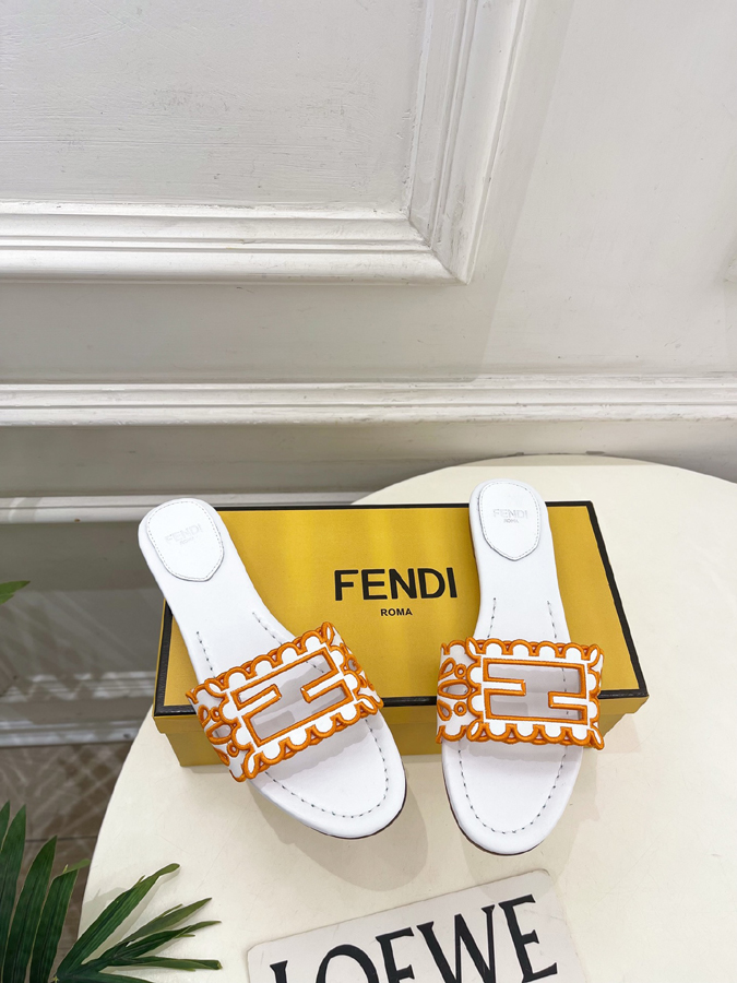 FENDI(フェンディ)| 2026春夏新作コレクション フェンディサンダルコピー - 画像 (2)