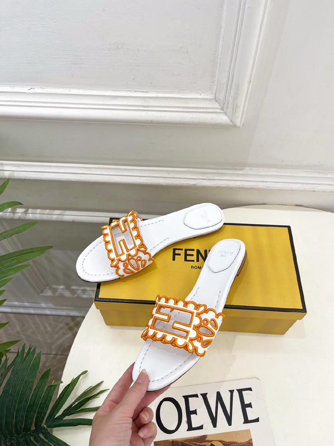 FENDI(フェンディ)| 2026春夏新作コレクション フェンディサンダルコピー - 画像 (3)