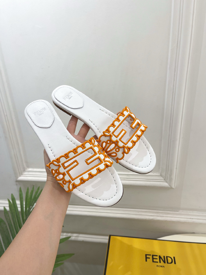 FENDI(フェンディ)| 2026春夏新作コレクション フェンディサンダルコピー - 画像 (4)