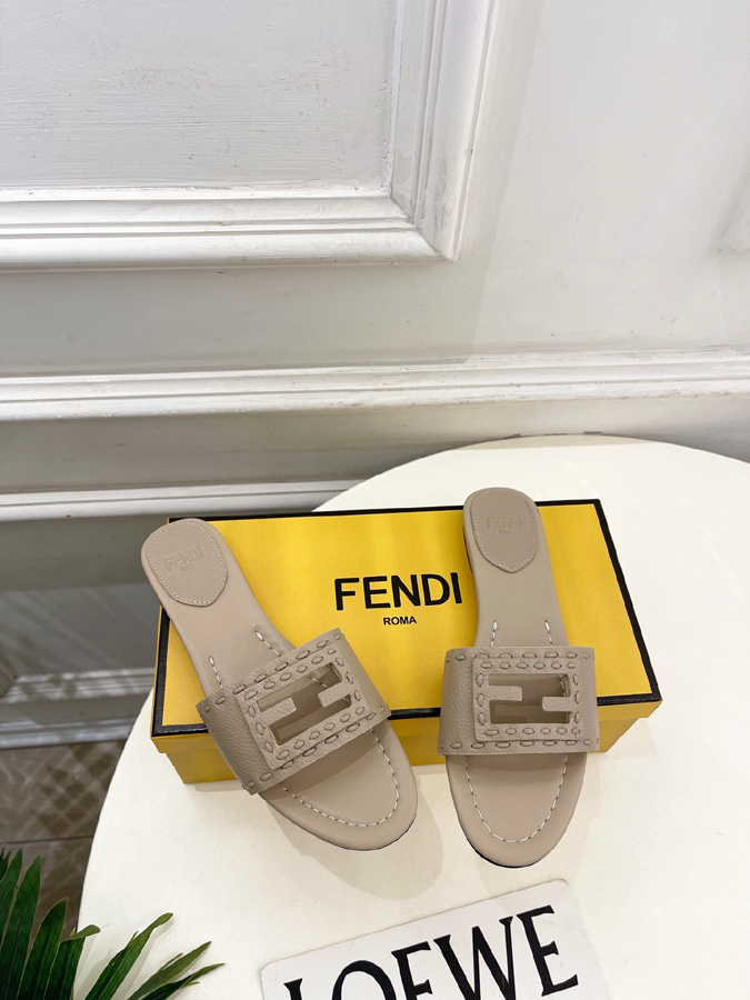 FENDI(フェンディ)| 2026春夏新作コレクション フェンディサンダルコピー - 画像 (2)