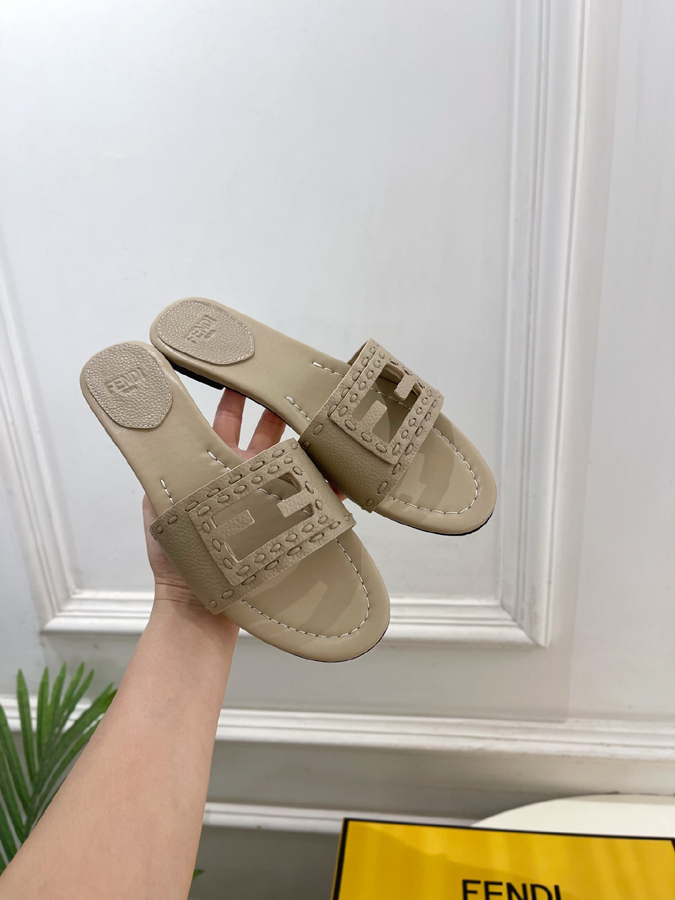 FENDI(フェンディ)| 2026春夏新作コレクション フェンディサンダルコピー - 画像 (4)