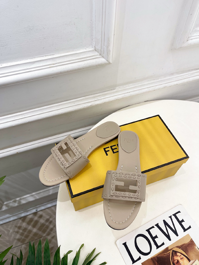 FENDI(フェンディ)| 2026春夏新作コレクション フェンディサンダルコピー - 画像 (5)